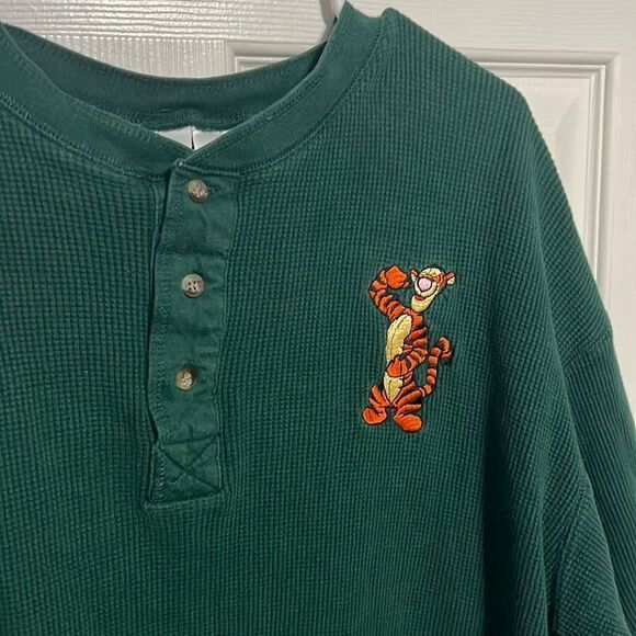 🔥 True Vintage DISNEY “TIGGER” Embroidered Thermal Short Sleeve Shirt - PERFECT - Picture 2 of 5